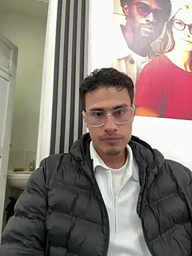 Snapshot of Latin_Paisa_Boy chatting on May 4, 11:56 pm Latin Paisa Boy online show from May 4, 11:56 pm