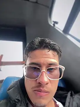 Snapshot of Latin_Paisa_Boy chatting on May 13, 5:54 pm Latin Paisa Boy online show from May 13, 5:54 pm
