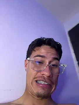 Snapshot of Latin_Paisa_Boy chatting on May 15, 4:30 am Latin Paisa Boy online show from May 15, 4:30 am