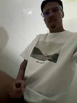 Snapshot of Latin_Paisa_Boy chatting on May 17, 11:12 pm Latin Paisa Boy online show from May 17, 11:12 pm