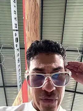 Snapshot of Latin_Paisa_Boy chatting on May 31, 6:09 pm Latin Paisa Boy online show from May 31, 6:09 pm