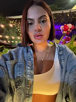 Snapshot of Irina_Velvett chatting on February 14, 1:02 am Irina Velvett online show from February 14, 1:02 am