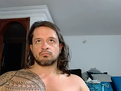 gonzzohunterr online show from May 2, 5:34 am