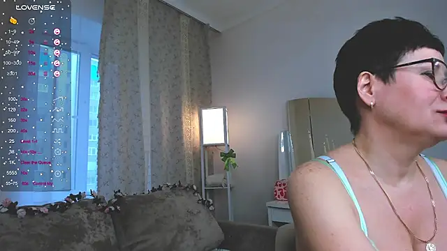 Snapshot of JennyMons chatting on March 10, 8:19 am JennyMons online show from March 10, 8:19 am