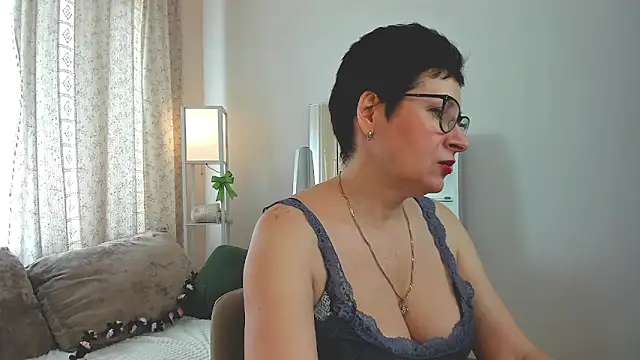 Snapshot of JennyMons chatting on April 1, 8:15 am JennyMons online show from April 1, 8:15 am