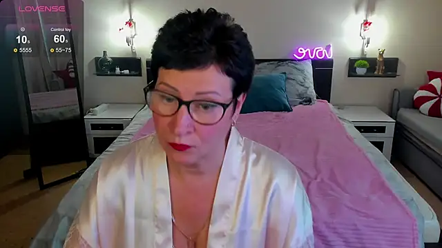 Snapshot of JennyMons chatting on June 6, 7:57 am JennyMons online show from June 6, 7:57 am