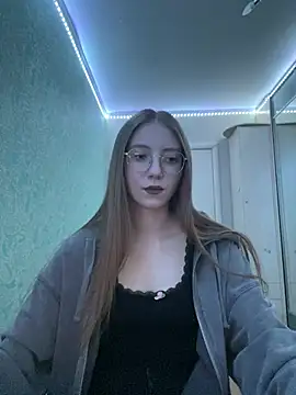 Snapshot of Eseniya_ chatting on February 7, 11:47 am Eseniya online show from February 7, 11:47 am