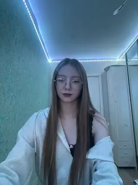 Snapshot of Eseniya_ chatting on February 9, 2:10 pm Eseniya online show from February 9, 2:10 pm