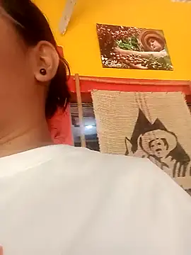 lucy henao  online show from February 4, 7:20 pm