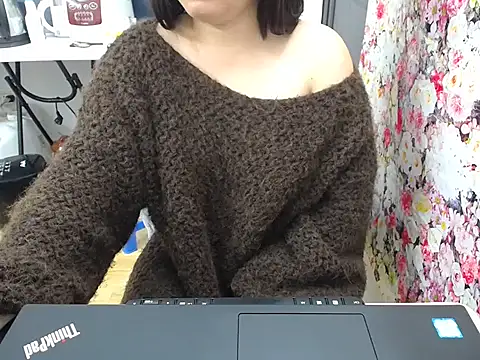 Snapshot of Coffee_Milktea chatting on February 8, 11:08 pm Coffee Milktea online show from February 8, 11:08 pm