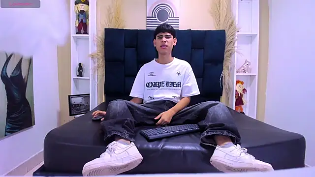 KevinBrooks  online show from February 4, 6:03 pm