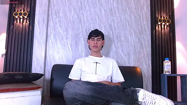 KevinBrooks  online show from February 6, 6:33 pm