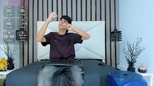 KevinBrooks  online show from February 8, 10:02 pm