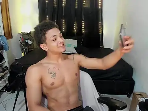 Snapshot of Dres4U chatting on March 4, 7:25 am Dres4U online show from March 4, 7:25 am