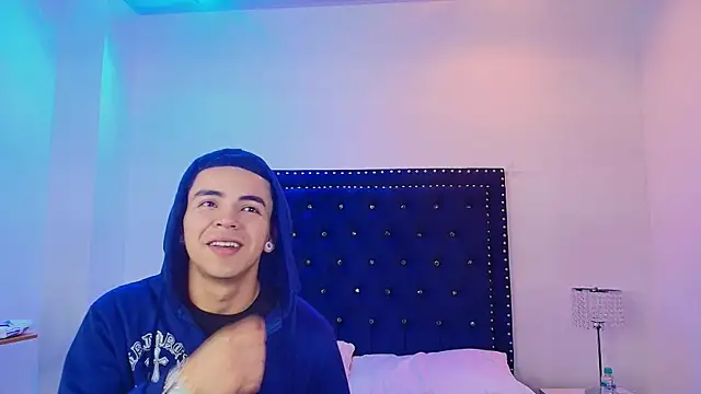 Snapshot of Jaden_and_sofia chatting on April 16, 3:07 am Jaden and sofia online show from April 16, 3:07 am