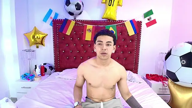 Jaden and sofia online show from June 18, 3:40 am