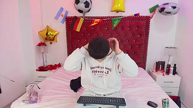Jaden and sofia online show from July 8, 2:38 am