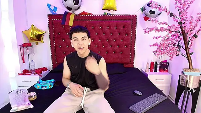 Jaden and sofia online show from July 18, 3:11 am