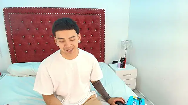 Jaden and sofia online show from July 31, 2:44 am
