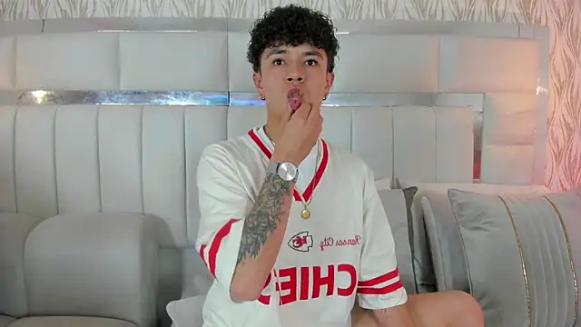 Snapshot of imxxjoel chatting on February 6, 3:44 am imxxjoel online show from February 6, 3:44 am