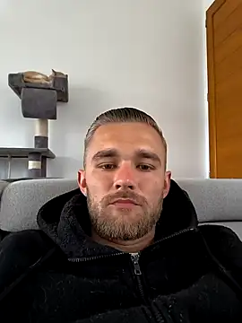 Benjamiinlt online show from May 2, 11:48 am