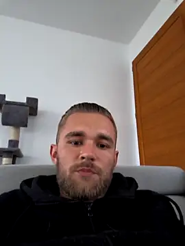 Benjamiinlt online show from May 5, 6:38 pm