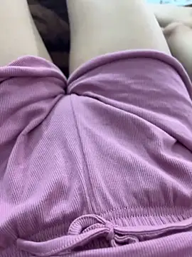 Snapshot of duyenem2k chatting on March 21, 1:32 am duyenem2k online show from March 21, 1:32 am