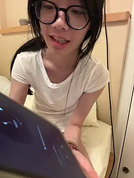 Snapshot of PetiteTight chatting on June 12, 1:43 pm PetiteTight online show from June 12, 1:43 pm