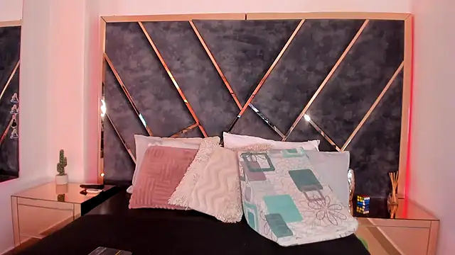 Snapshot of Chloe_Connor chatting on February 6, 3:22 am Chloe Connor online show from February 6, 3:22 am