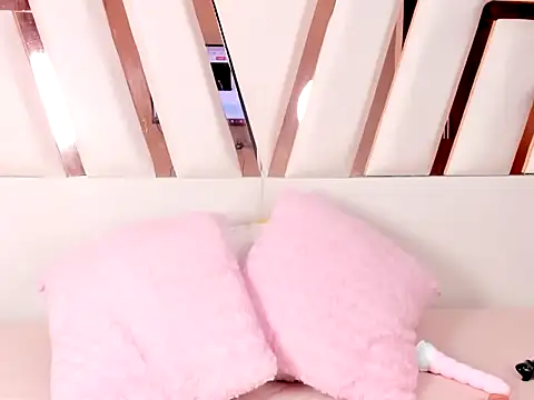 MiaKleinX online show from May 18, 9:53 pm