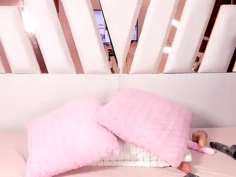 MiaKleinX online show from May 30, 9:34 pm