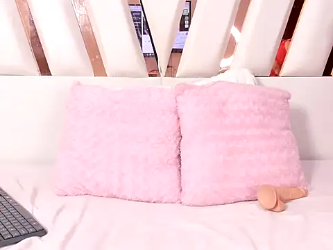 MiaKleinX online show from July 9, 9:52 pm