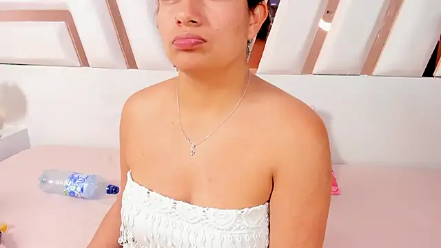 MiaKleinX online show from July 16, 10:05 pm