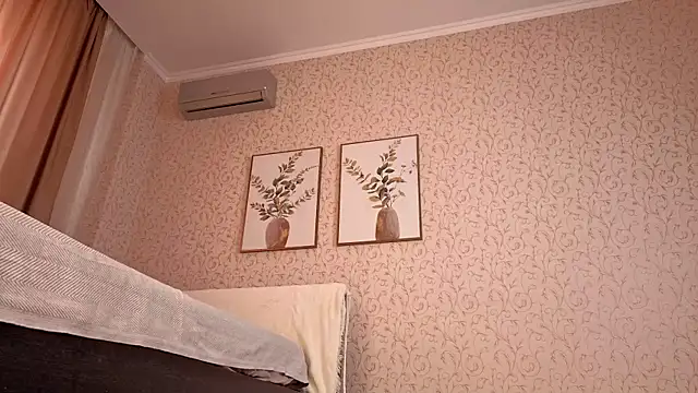 AveloriaLove online show from March 22, 12:08 pm