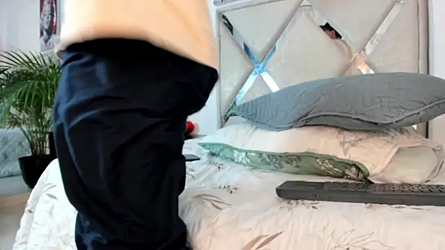 Liam saint online show from February 27, 1:11 pm