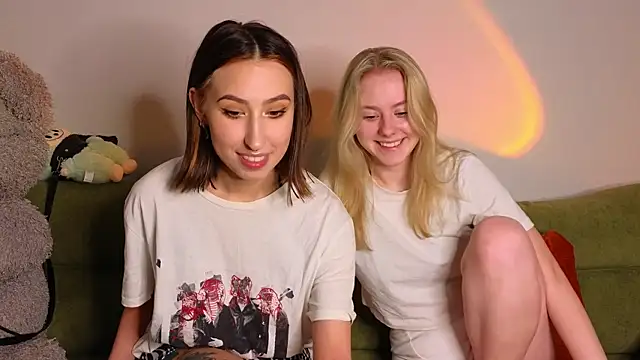 Snapshot of Mimipaws chatting on January 5, 7:28 pm Mimipaws online show from January 5, 7:28 pm