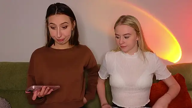 Snapshot of Mimipaws chatting on January 9, 8:21 pm Mimipaws online show from January 9, 8:21 pm