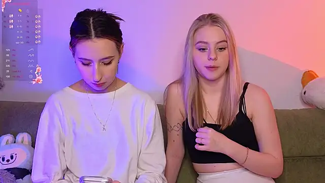 Snapshot of Mimipaws chatting on February 1, 8:18 pm Mimipaws online show from February 1, 8:18 pm