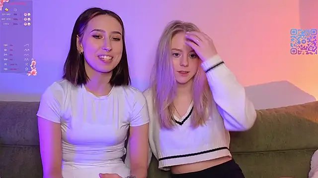 Snapshot of Mimipaws chatting on February 7, 9:07 pm Mimipaws online show from February 7, 9:07 pm