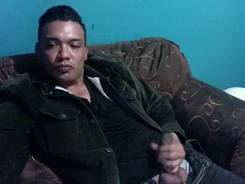 Snapshot of latinomoreno95 chatting on April 8, 1:49 am latinomoreno95 online show from April 8, 1:49 am