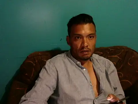 Snapshot of latinomoreno95 chatting on May 5, 12:18 am latinomoreno95 online show from May 5, 12:18 am