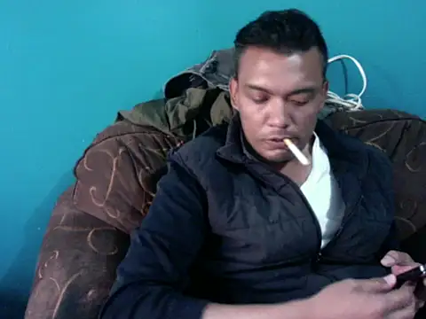 Snapshot of latinomoreno95 chatting on May 8, 6:57 pm latinomoreno95 online show from May 8, 6:57 pm