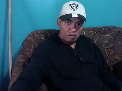 Snapshot of latinomoreno95 chatting on June 6, 6:34 pm latinomoreno95 online show from June 6, 6:34 pm
