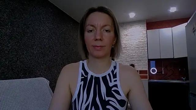 Amanda Luxe online show from February 6, 3:11 am