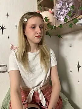 Snapshot of KissChristie chatting on January 12, 7:08 pm KissChristie online show from January 12, 7:08 pm