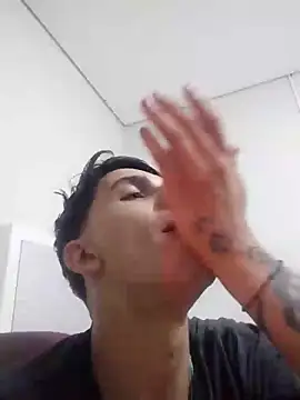 Snapshot of Fefe2805 chatting on March 8, 10:46 pm Fefe2805 online show from March 8, 10:46 pm