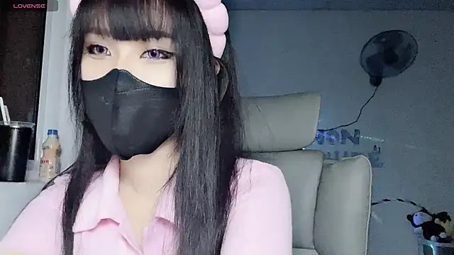 Tieu-May online show from July 29, 11:19 am
