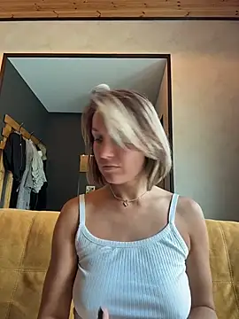 Snapshot of Jack-Alice chatting on June 9, 10:16 am Jack-Alice online show from June 9, 10:16 am