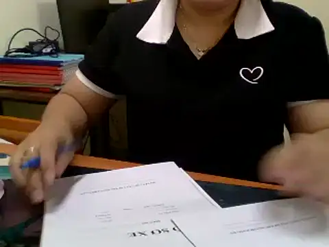Snapshot of Sarah_no_land chatting on April 8, 1:49 am Sarah no land online show from April 8, 1:49 am
