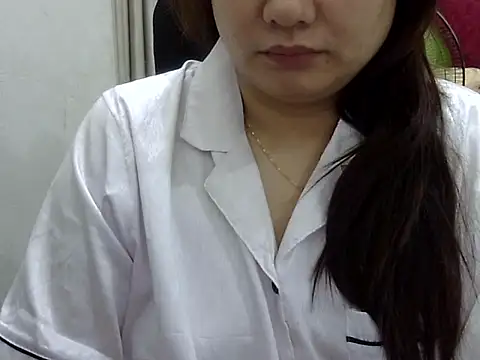 Snapshot of Sarah_no_land chatting on April 11, 4:50 am Sarah no land online show from April 11, 4:50 am